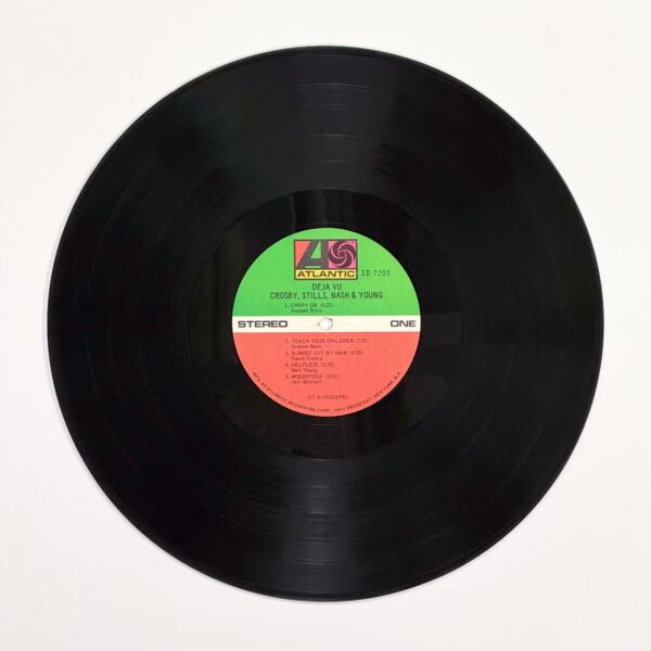 Front of the record Deja Vu by Crosby, Stills, Nash & Young