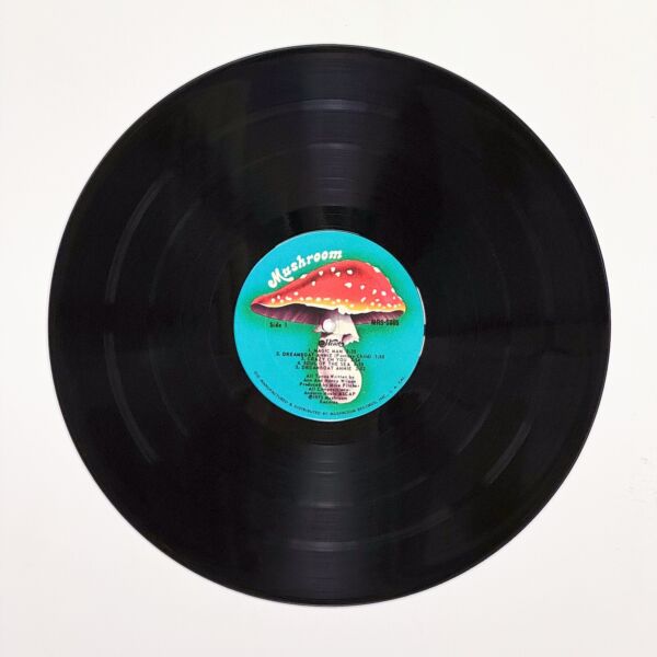 Front of the record Dreamboat Annie by Heart