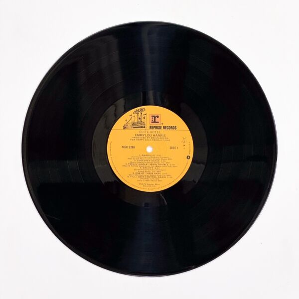 Front of the record Elite Hotel by Emmylou Harris