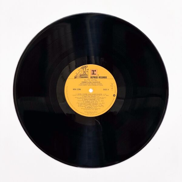 Back of the record Elite Hotel by Emmylou Harris