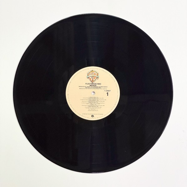 Front of the record Mirage by Fleetwood Mac