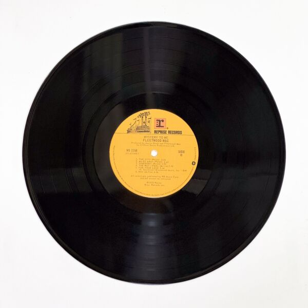 Back of the record Mystery To Me by Fleetwood Mac