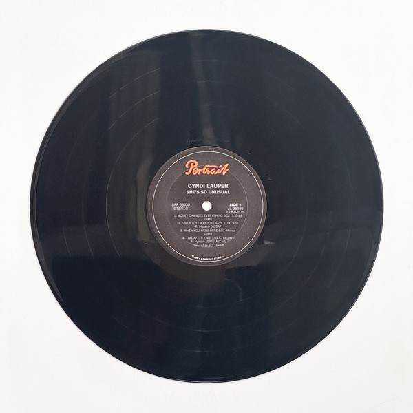 Front of the record She's So Unusual by Cyndi Lauper