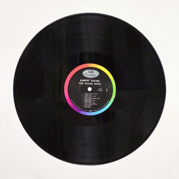 Front of the record Surfin' Safari by The Beach Boys