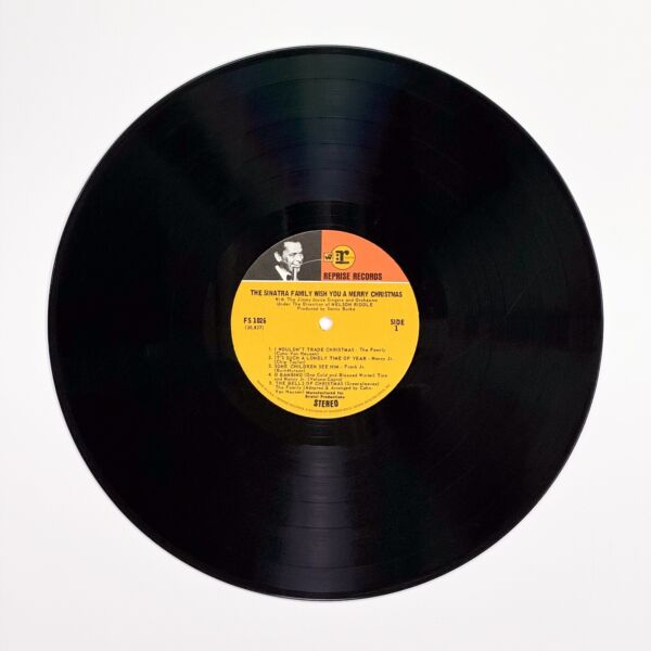 Front of the record The Sinatra Family Wish You A Merry Christmas by Frank Sinatra