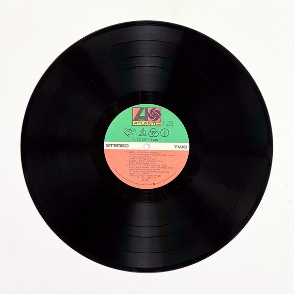 Back of the record Untitled by Led Zeppelin