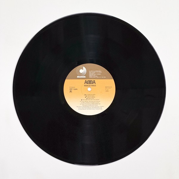 Front of the record Voulez Vous by ABBA