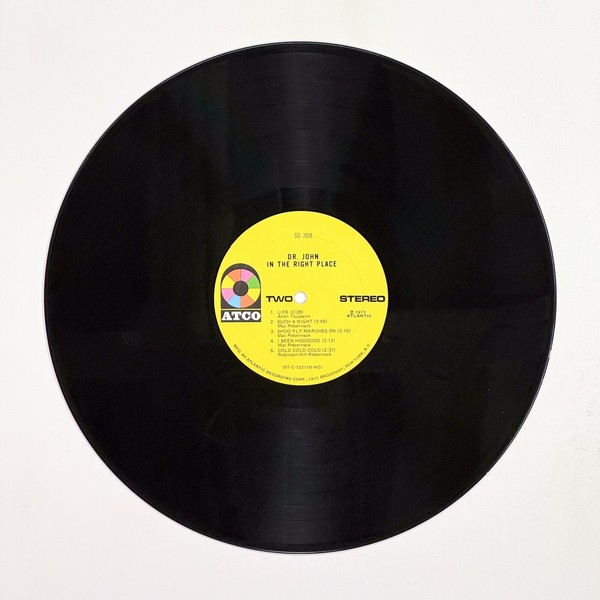 Back of the record In The Right Place by Dr. John