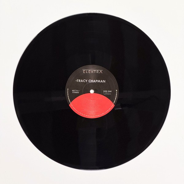 Front of the record Tracy Chapman by Tracy Chapman