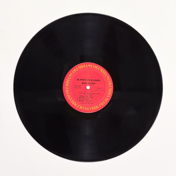 Front of the record Blonde On Blonde by Bob Dylan