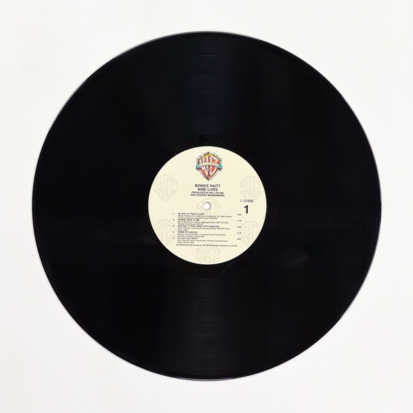 Front of the record Nine Lives by Bonnie Raitt